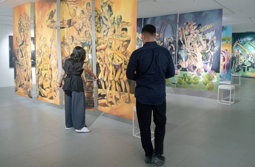 “Seribu Tableau”, Eksplorasi Teatrikal Diyanto di Atas Kanvas